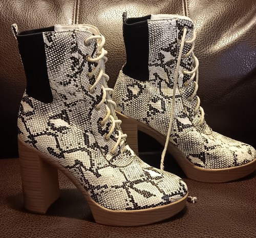 White snakeskin heel - me,