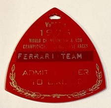 PASS FORMULA UNO 1 FERRARI TEAM 1976 PADDOCK MEDAGLIA DISTINTIVO VINTAGE EPOCA