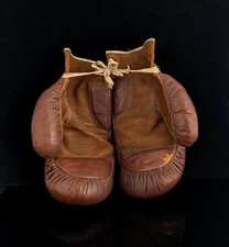 Guantoni da boxe antichi in