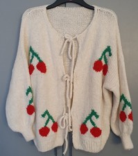 Cardigan top Made In Italy taglia 18 20 panna maglia morbida motivo ciliegia cravatta davanti!