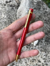 Rara penna a sfera rossa