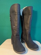 Eleganti stivali in pelle, camoscio , e foderati con pelliccia