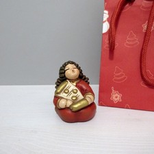 Statuetta THUN angelo rosso. Altezza 5,5 cm. Decorazione natalizia.