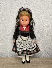 Simpatica bambola di plastica