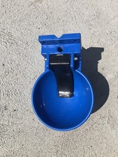 Abbeveratoio in plastica da scuderia a pressione per cavalli, Vacche MAI USATO