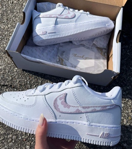 Scarpe bianche pastello viola