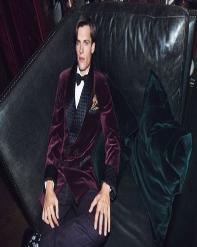 Uomo rosso bordeaux fumare - bordeaux,
