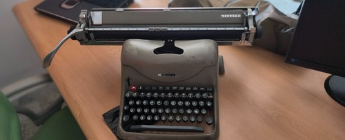 Macchina scrivere olivetti - da,