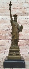 Statuina scultura moderna