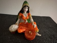 Dama in resina del Rajasthan con Chakki da esposizione per arredamento casa