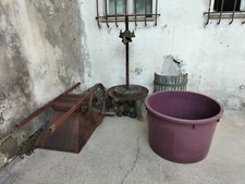 Attrezzatura Per Vino Torchio + Deraspatrice + Tinozza Da 225 Litri Come Da Foto