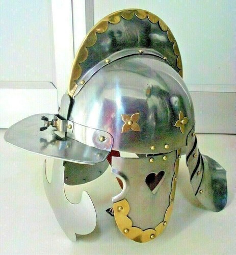 Nuovo casco vichingo armi