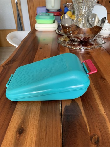 Tupperware lunchbox clip - to,