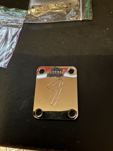 Piastra collo fender - piastra,
