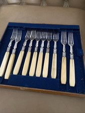 Set di dieci forchette da