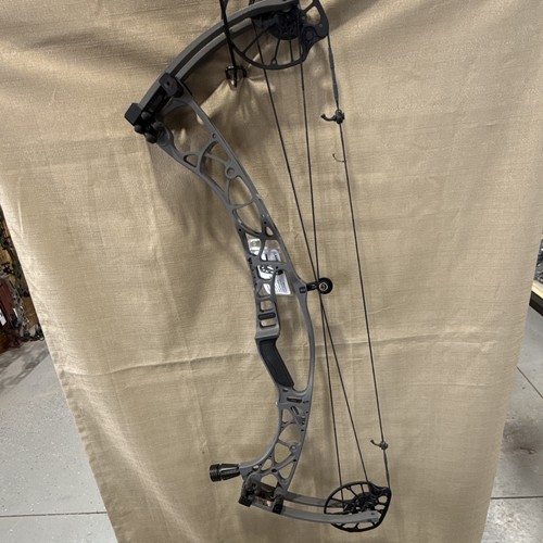 Hoyt compound bow - ax,