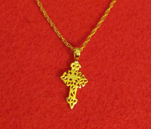 Collana con ciondolo croce - a,