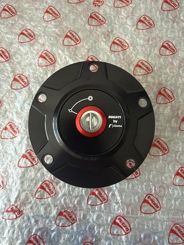 Tappo carburante sgancio