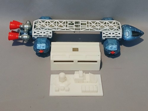 Space 1999 eagle - space,