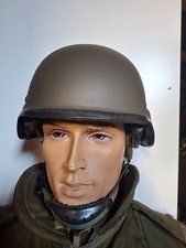 Elmetto rumeno leve lII, con