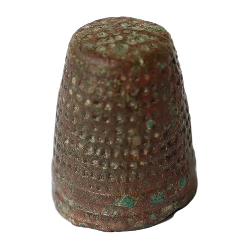 Bonito dedal bronce - bonito, s