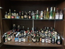 Lotto di 125 mini bottiglie liquori mignon, da collezione