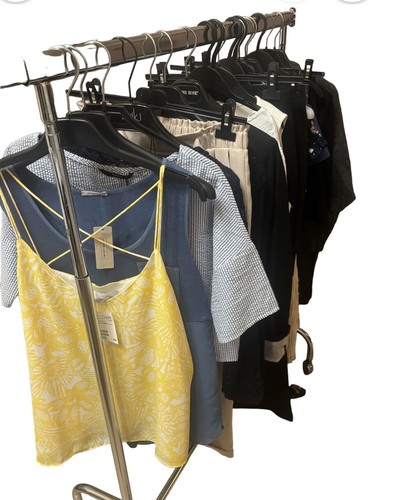 Stock abbigliamento donna - stock,
