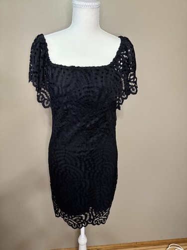 Abito nero pizzo aperto - in,