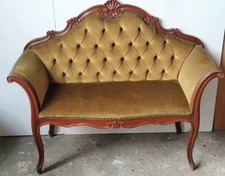 Divanetto Antico In Legno Di Noce E Tessuto In Velluto 