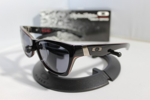 Nuovo oakley troy lee - oakley, designs