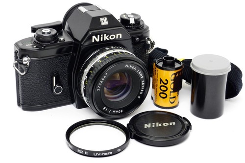 Nikon con obiettivo - con,