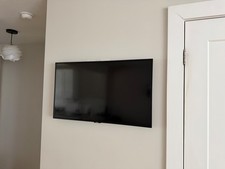 Samsung 28" Smart TV