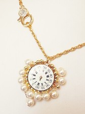 Collana Girocollo con medaglione Antico Orologio e Perle e Susta Gioiello
