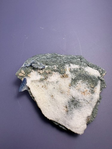 Benitoite natrolite - benitoite,,