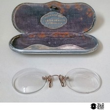 Antichi occhiali pince-nez con