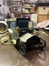 Lampada vintage a forma di auto d’epoca in metallo con interruttore a filo