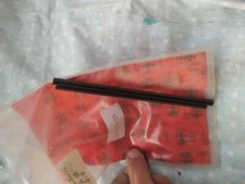 AC328 GUARNIZIONE DESTRA GRIGLIA RADIATORE ALFA 33 DA 1990 A 1994 60545434