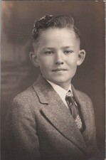 1940 Foto di Ragazzo in Tuta