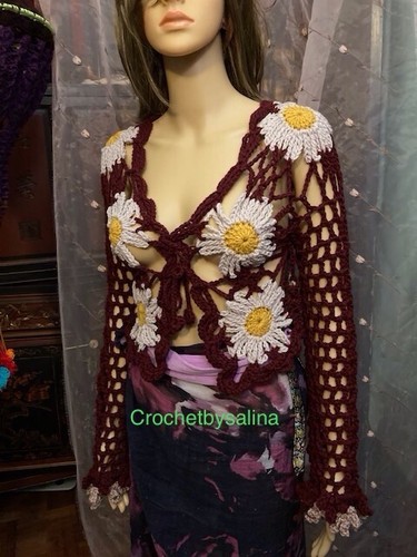 Crop top all'uncinetto