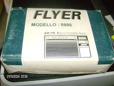 RADIO A TRANSISTOR PORTATILE FUNZIONA IN FM E AM. E' COMPLETA DI SCATOLA E CUST.