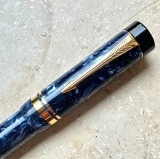 OFFERTA NATALE! PARKER Duofold Centenial (il Grande), blu marmorizzato + libro