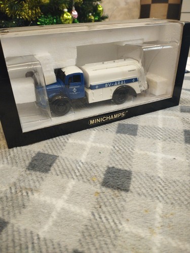 Minichamps mercedes benz - minichamps, 1/43