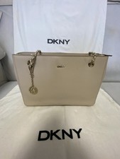Borsa donna DKNY modello a spalla, catena dorata, ecopelle, ottime condizioni