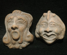 COPPIA  DI TESTE MASCHERONE DEMONE IN TERRACOTTA ANTICO DA MURARE O APPENDERE
