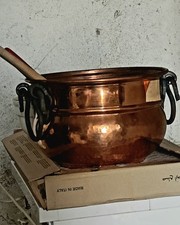 Pentolone da cucina antico in rame con manici forgiati in ferro battuto. 