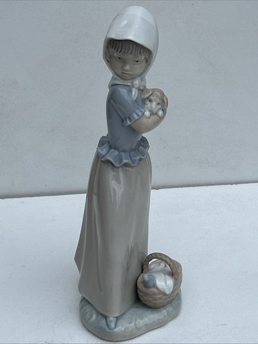 Nao lladro girl holding - girl, dog
