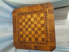 Tavolino antico da gioco a scacchiera del 1800 ,in ottime condizioni.50×50,59cm