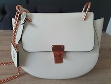Borsa a mano Silvian Heach bianca a forma di mezza luna