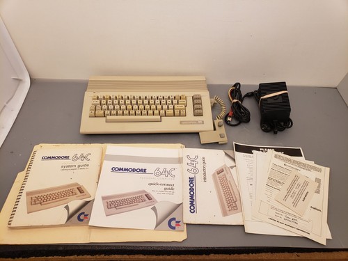 Vintage commodore 64c console - commodore,
