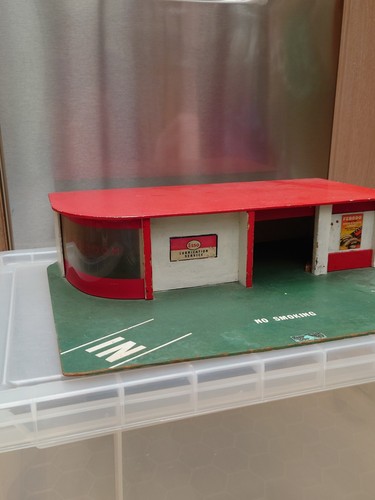 Garage auto giocattolo stile